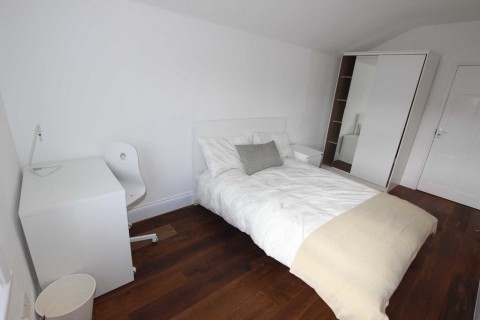 View Full Details for Room 6, 239 Oxford Road